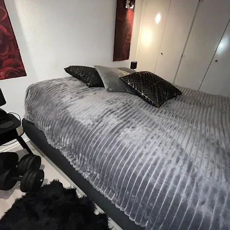 Apartment 527